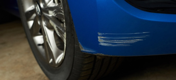 4 Steps to Treat a Scratch on a Car